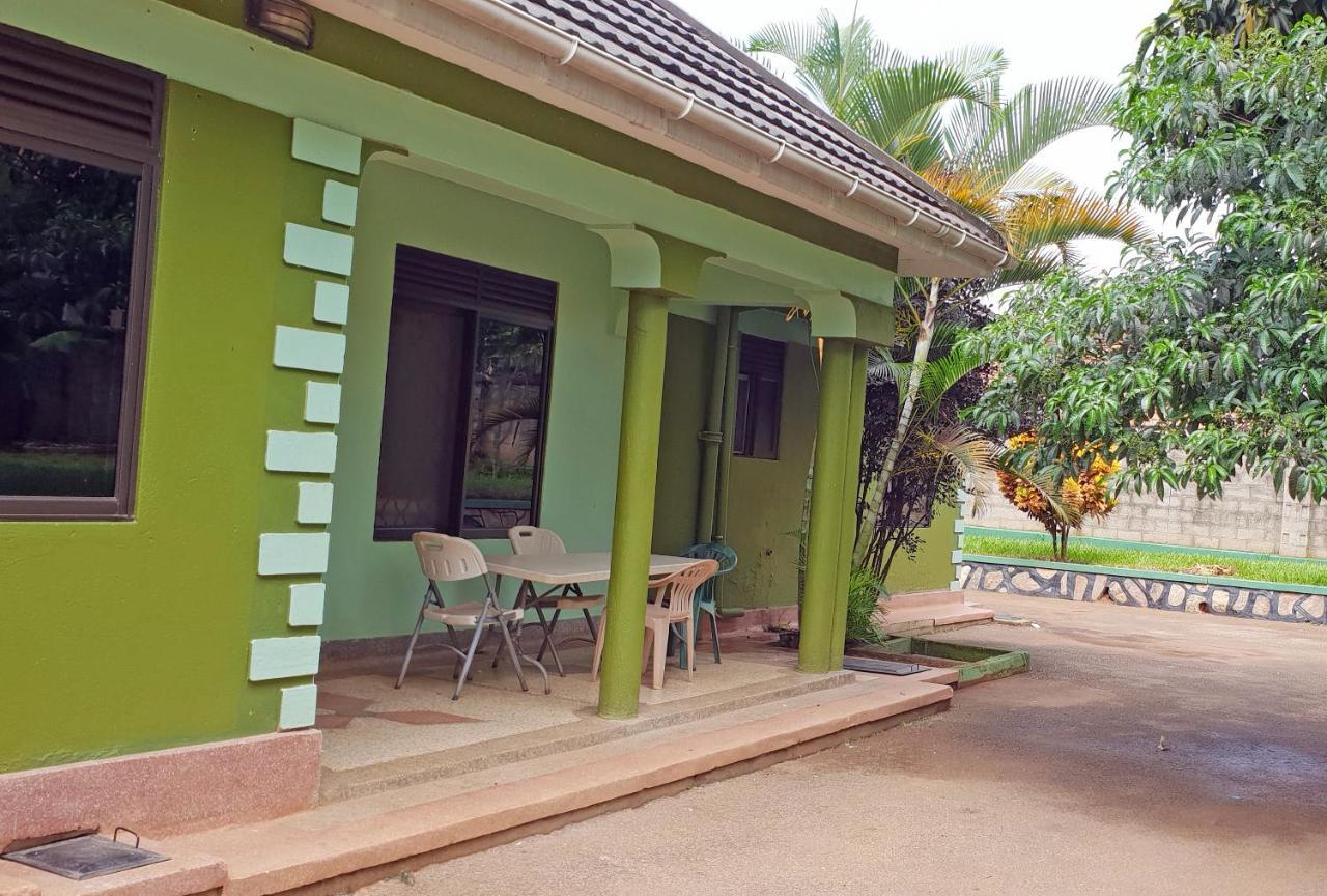 Anna'S Place Entebbe Bed & Breakfast Exterior foto