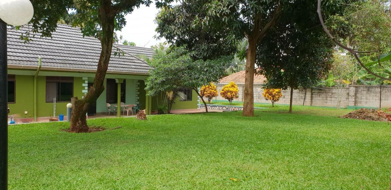 Anna'S Place Entebbe Bed & Breakfast Exterior foto